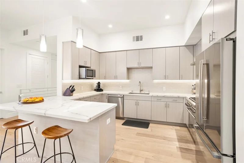 4322 Gentry Avenue 104, Studio City, CA 91604