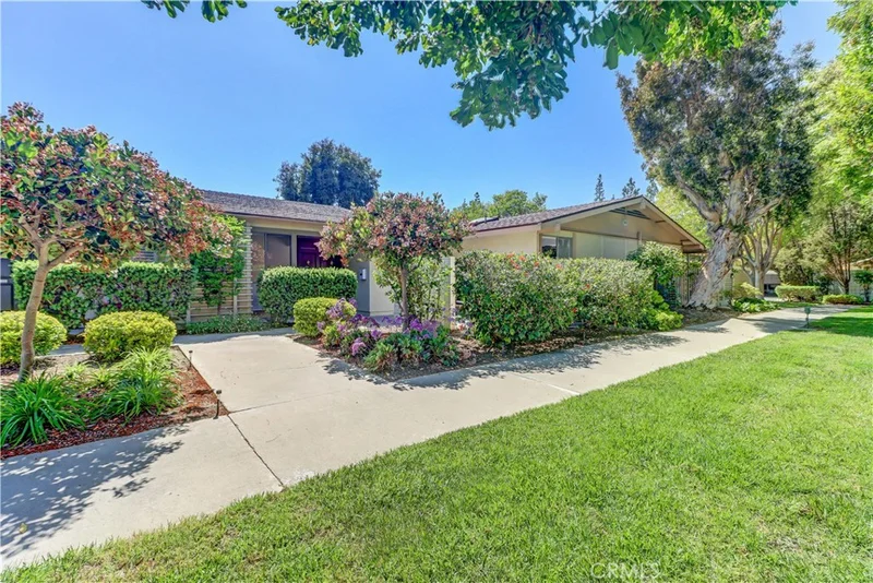 125 Via Estrada B, Laguna Woods, CA 92637