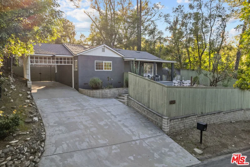 5245 Sale Avenue, Woodland Hills, CA 91364
