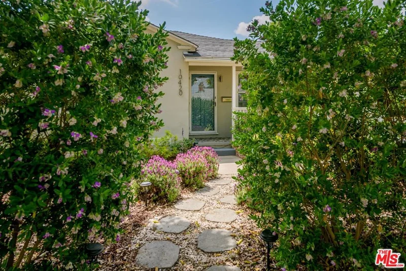 10420 Tiara Street, North Hollywood, CA 91601