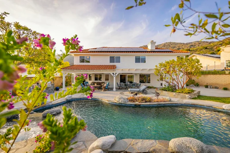 5580 Bromely Drive, Oak Park, CA 91377