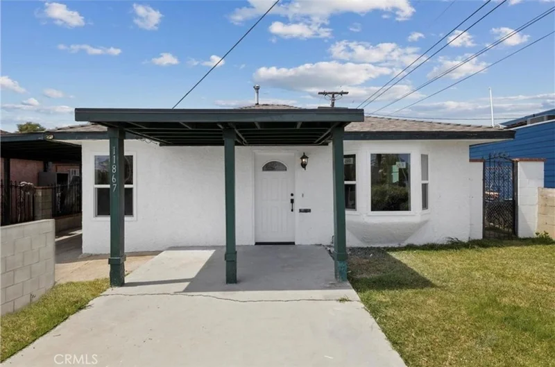 11867 S San Pedro Street, Los Angeles, CA 90061