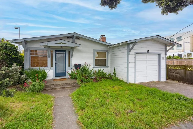 895 Main Street, Half Moon Bay, CA 94019