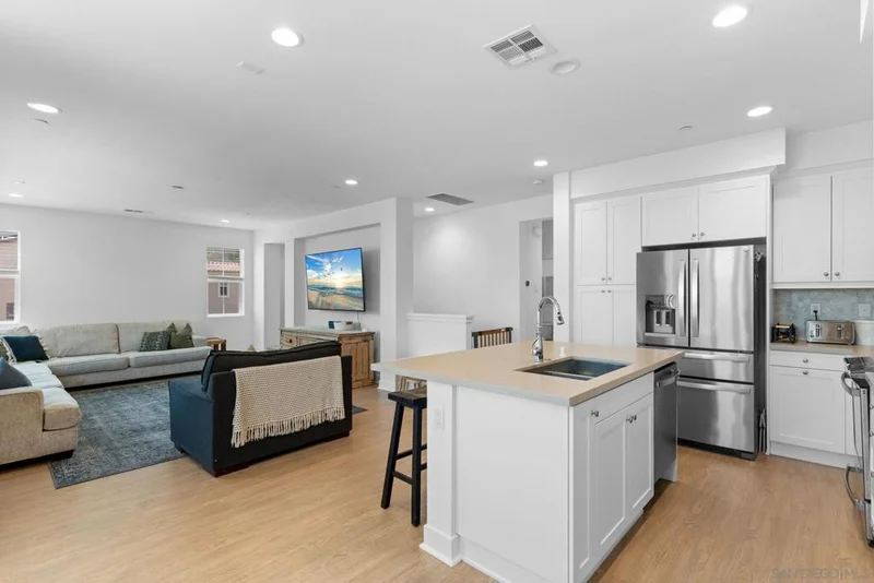 8702 Barbados Lane, Santee, CA 92071