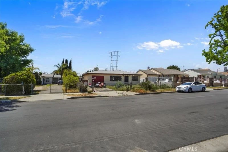 7941 Rhodes Avenue, North Hollywood, CA 91605
