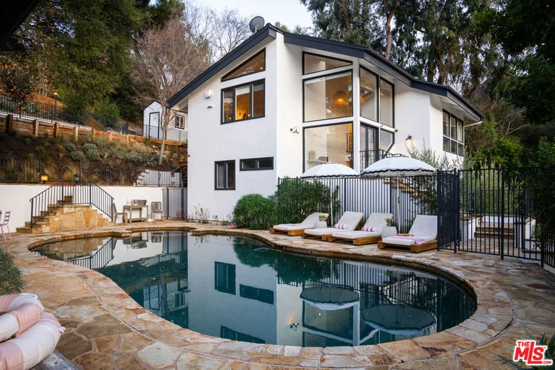 554 Mountain Green Drive, Calabasas, CA 91302