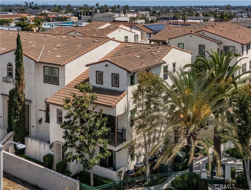 3000 E 19th Street 101, Signal Hill, CA 90755