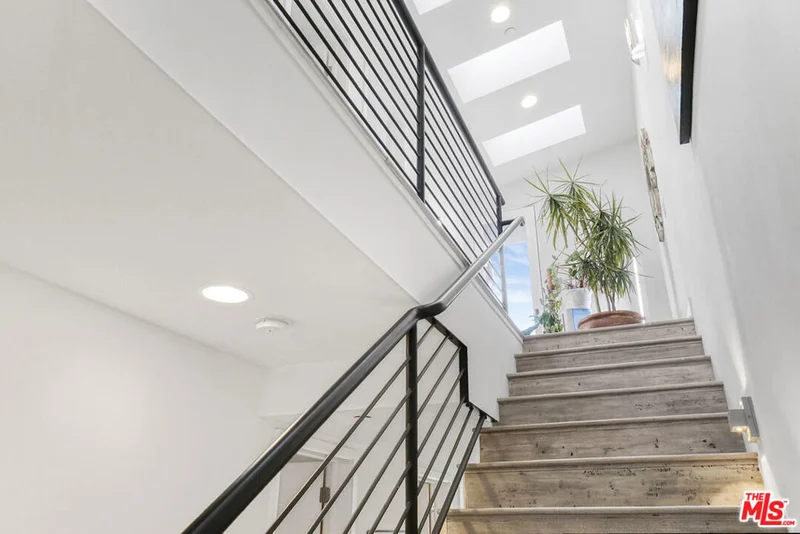 1878 Lucretia Avenue, Los Angeles, CA 90026