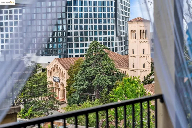 85 Vernon 206, Oakland, CA 94610