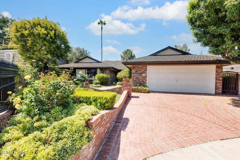 5453 Lockhurst Drive, Woodland Hills, CA 91367