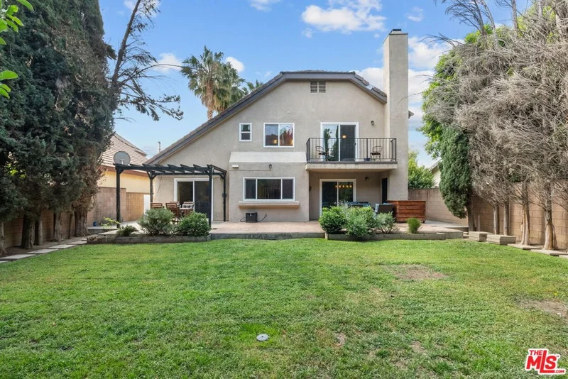 18533 Lanark Street, Reseda, CA 91335