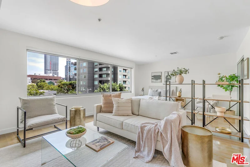 901 S Flower Street 402, Los Angeles, CA 90015