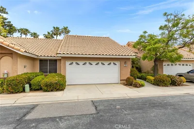 672 La Quinta Drive photo 2