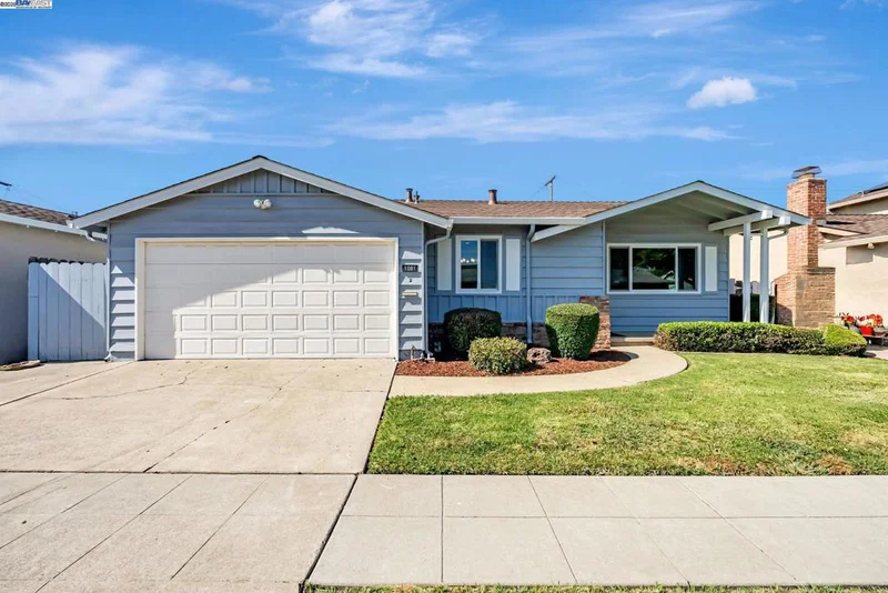 1081 Edgemere Ln.
