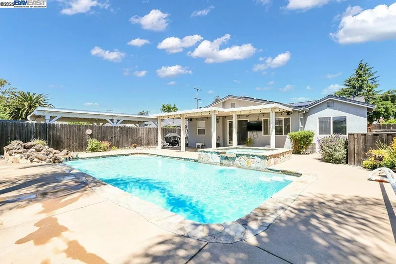 46 E Thirteenth St, Antioch, CA 94509