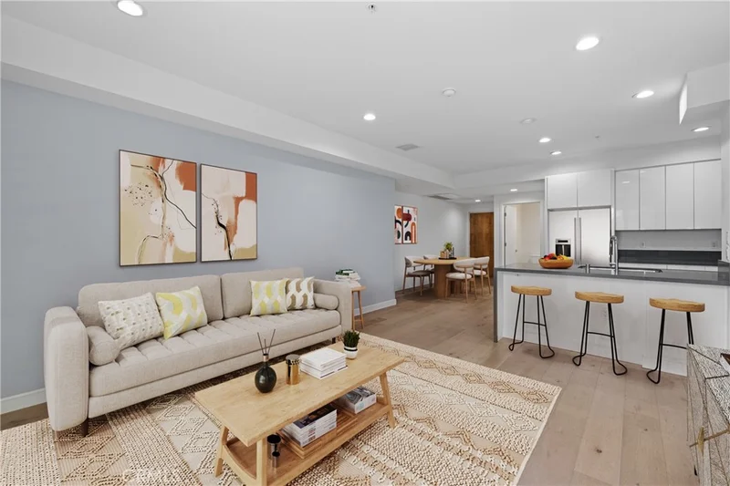 105 S Mariposa Avenue 209, Los Angeles, CA 90004