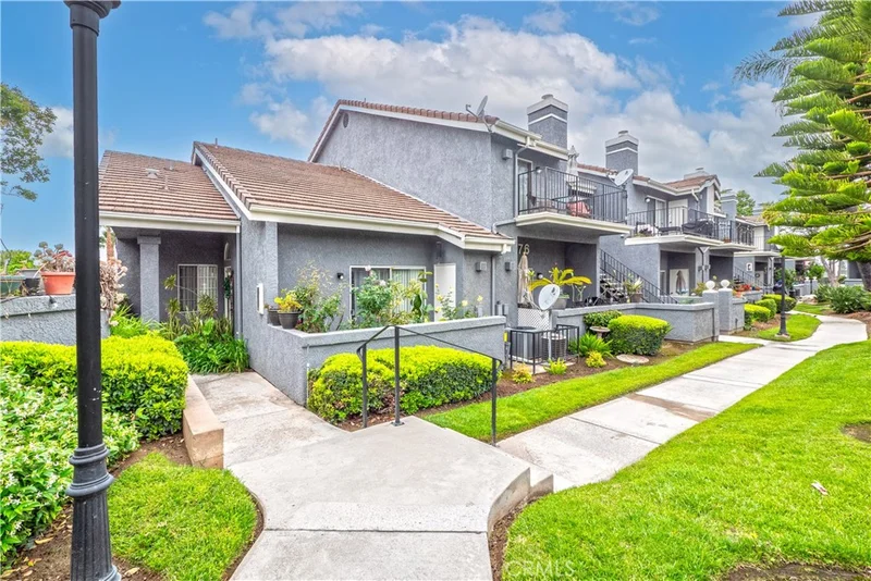 776 E San Bernardino Road 3, Covina, CA 91723