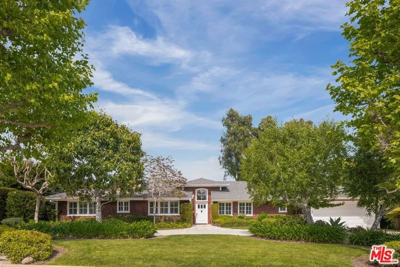 1180 Napoli Drive, Pacific Palisades, CA 90272