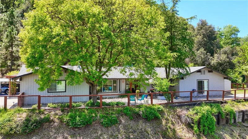 45792 Sutton Drive, Oakhurst, CA 93644