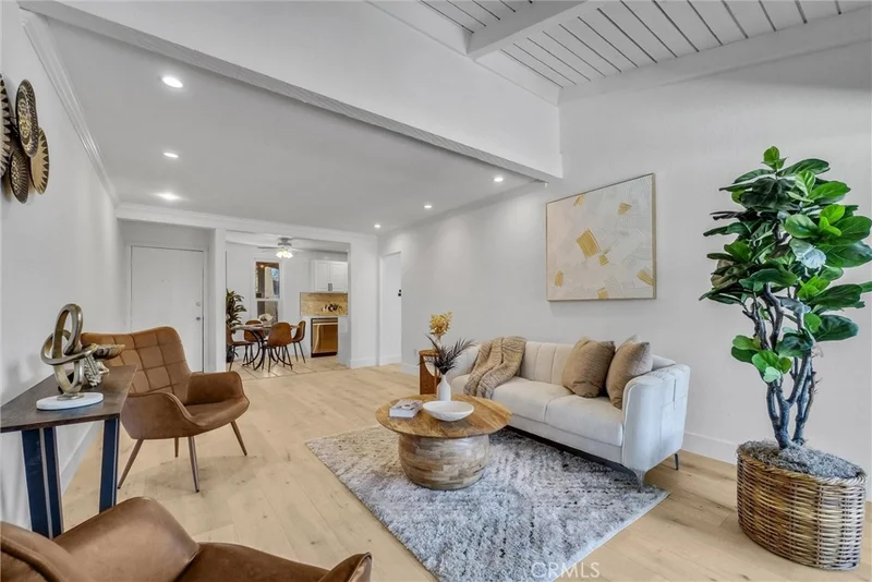 1010 W Macarthur Boulevard 8, Santa Ana, CA 92707