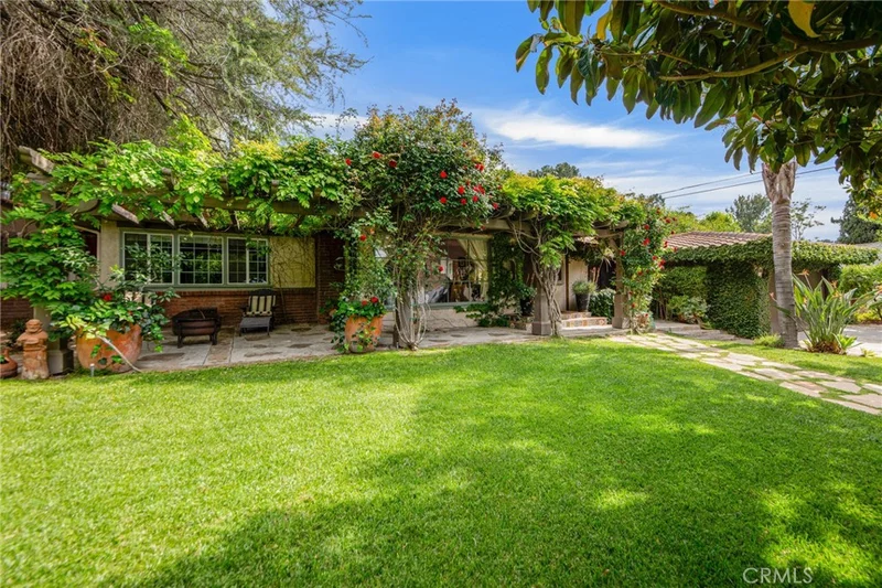 22658 Arriba Drive, Saugus, CA 91350