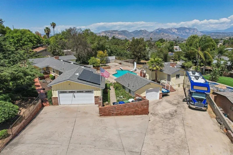 9071 Paradise Park Dr, Lakeside, CA 92040