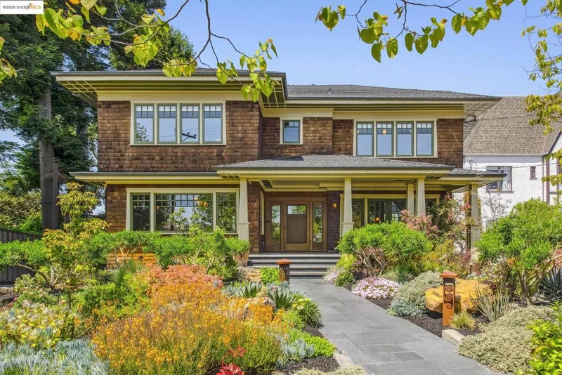 1015 Warfield Ave, Oakland, CA 94610
