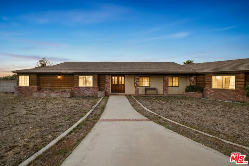 2553 W Avenue O, Palmdale, CA 93551
