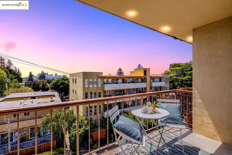 771 Kingston Ave. 401, Oakland, CA 94611
