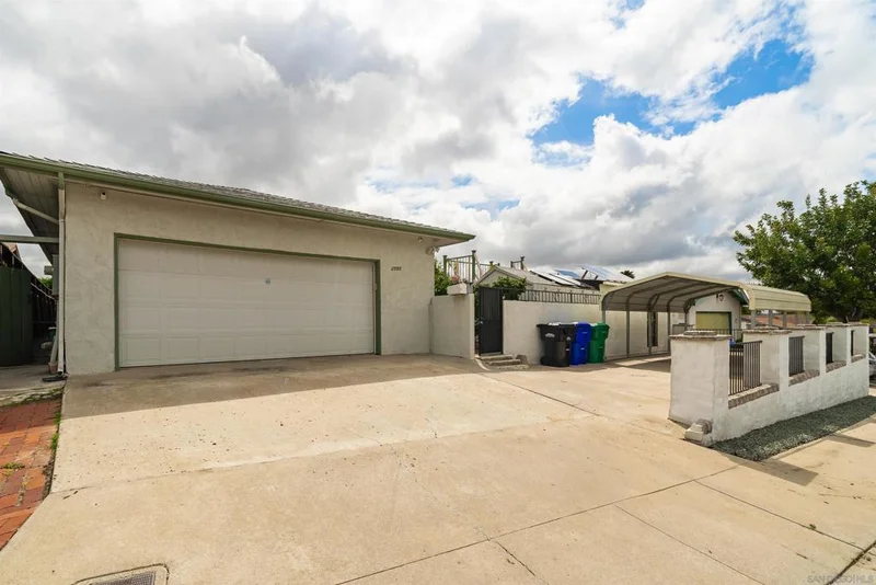 2585 Calle Serena, San Diego, CA 92139