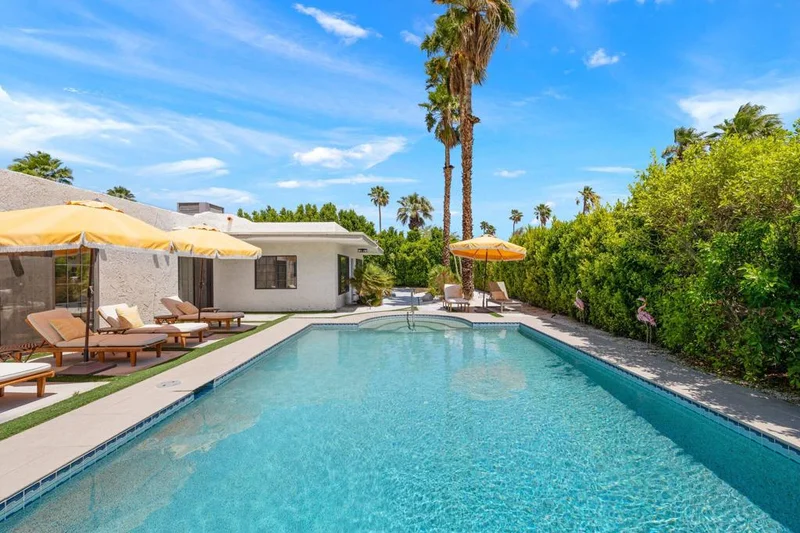 1127 N Calle Marcus, Palm Springs, CA 92262