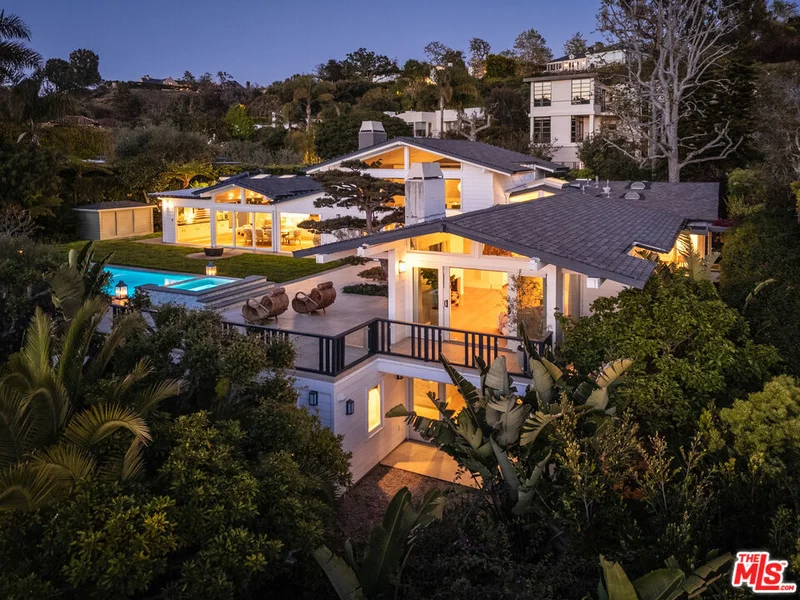 1135 Ravoli Drive, Pacific Palisades, CA 90272