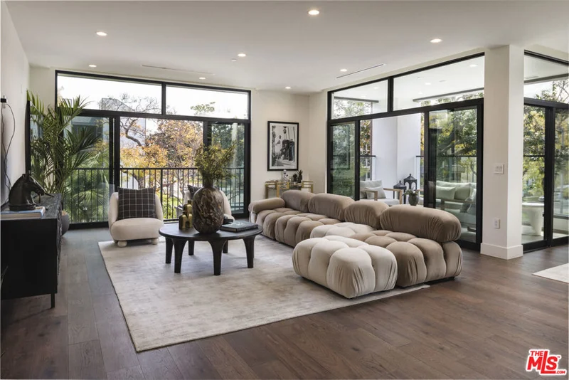425 N Palm Drive 204, Beverly Hills, CA 90210