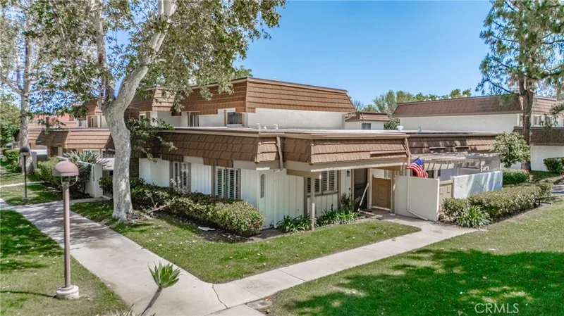 10100 Larwin Avenue 1, Chatsworth, CA 91311