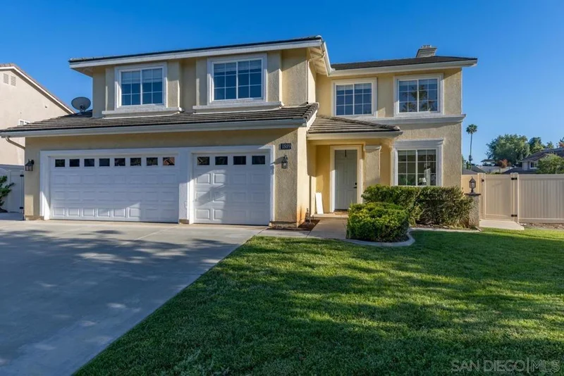 1889 Autumn Ln, Vista, CA 92084