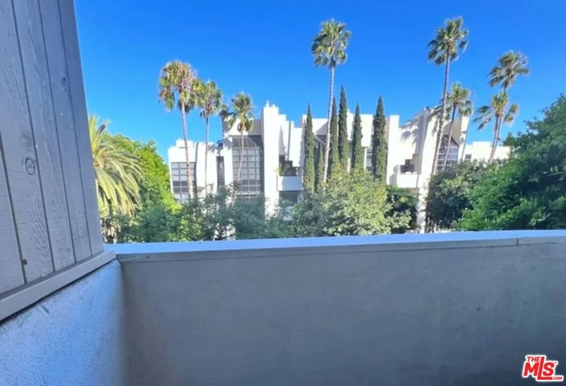 11645 Montana Avenue 102, Los Angeles, CA 90049