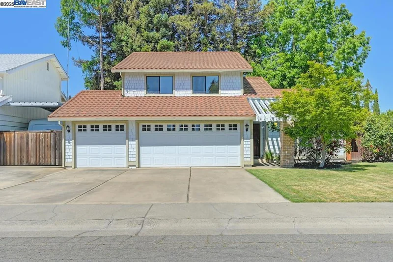 35 Pebble River Cir, Sacramento, CA 95831