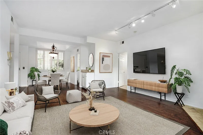 18600 Clark Street 102, Tarzana, CA 91356