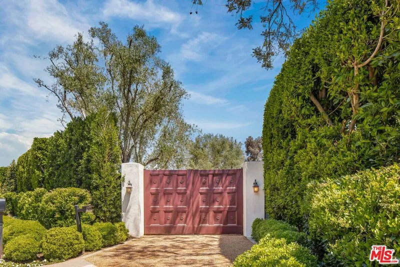 300 N Tigertail Road, Los Angeles, CA 90049