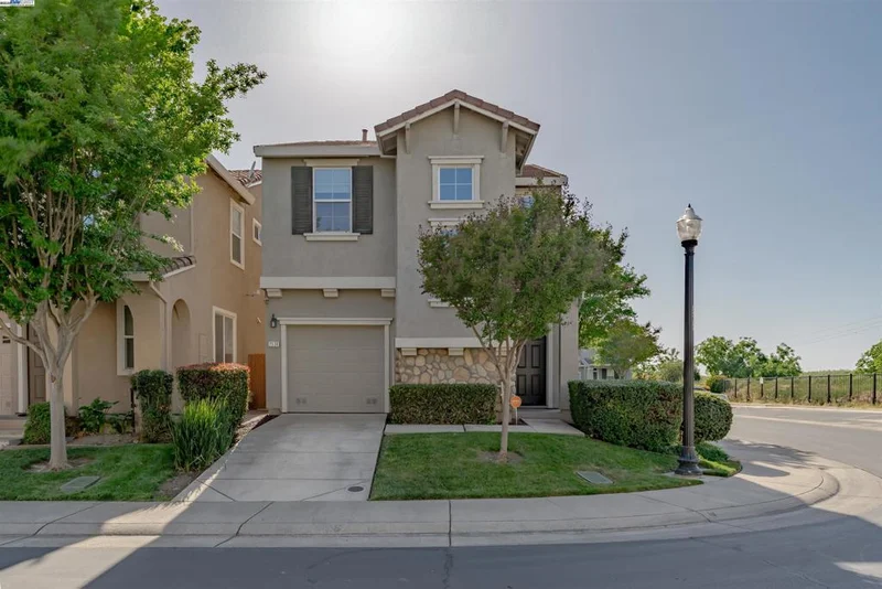 2530 Gooseberry Cir, West Sacramento, CA 95691