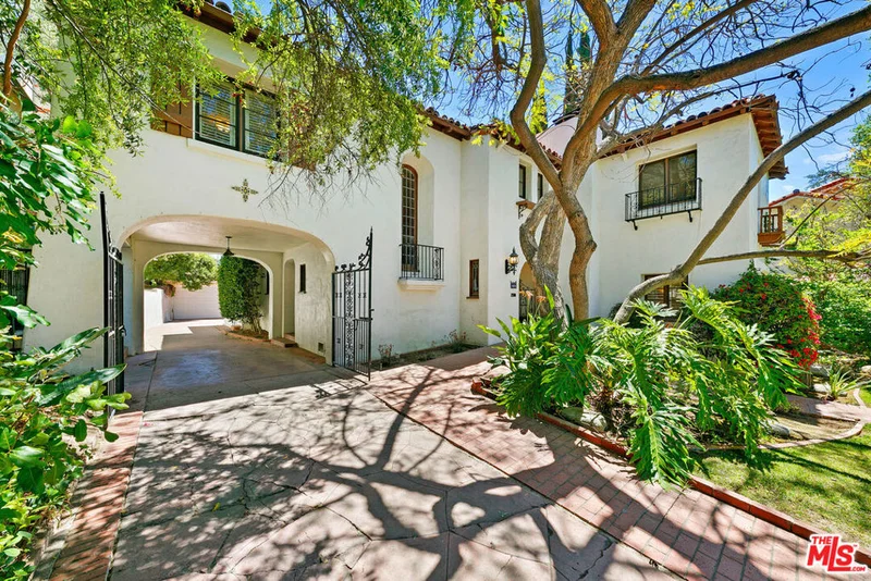 1051 Hillcroft Road, Glendale, CA 91207