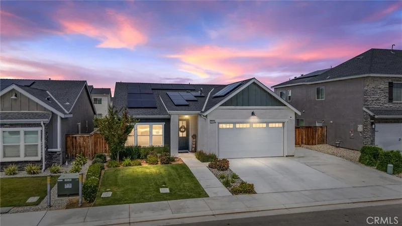 9008 Pine Breeze Lane, Shafter, CA 93263
