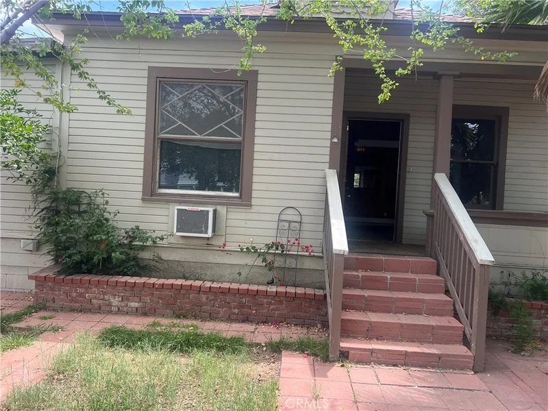 424 W 7th Street, Corona, CA 92882