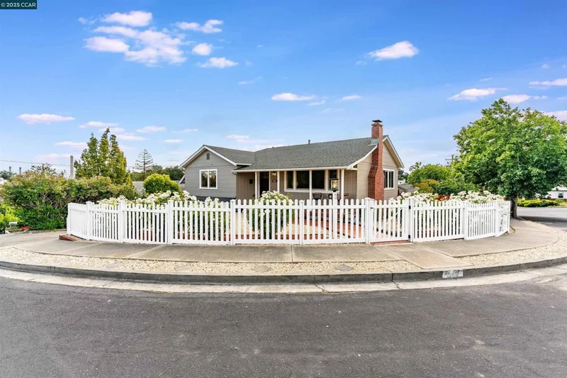 1150 Harbor View Dr, Martinez, CA 94553