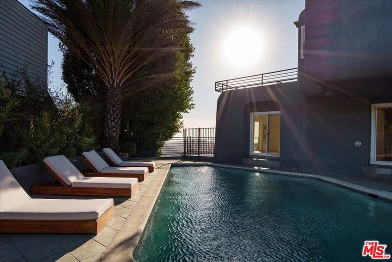 8464 Cole Crest Drive, Los Angeles, CA 90046
