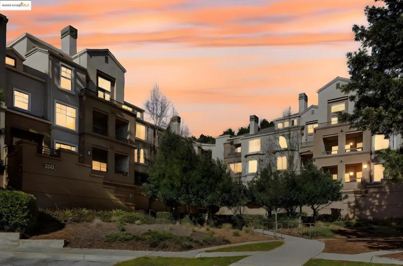 260 Caldecott 113, Oakland, CA 94618