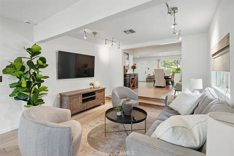 850 N Naomi Street, Burbank, CA 91505