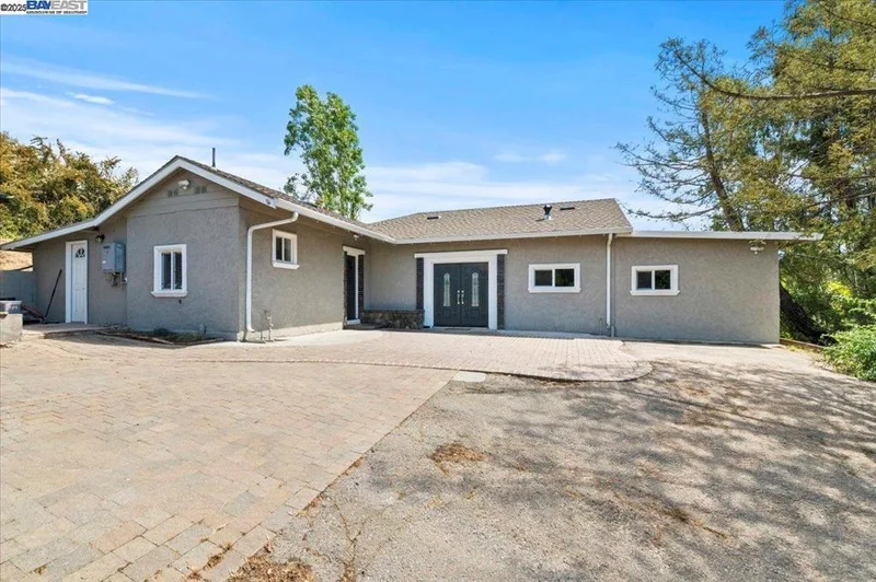 25774 Clover Rd, Hayward, CA 94542
