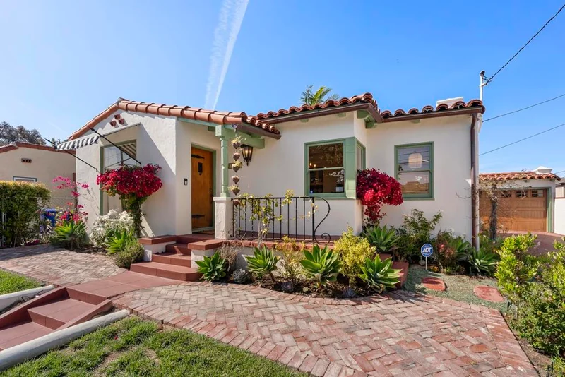 2982 Laurel, San Diego, CA 92104