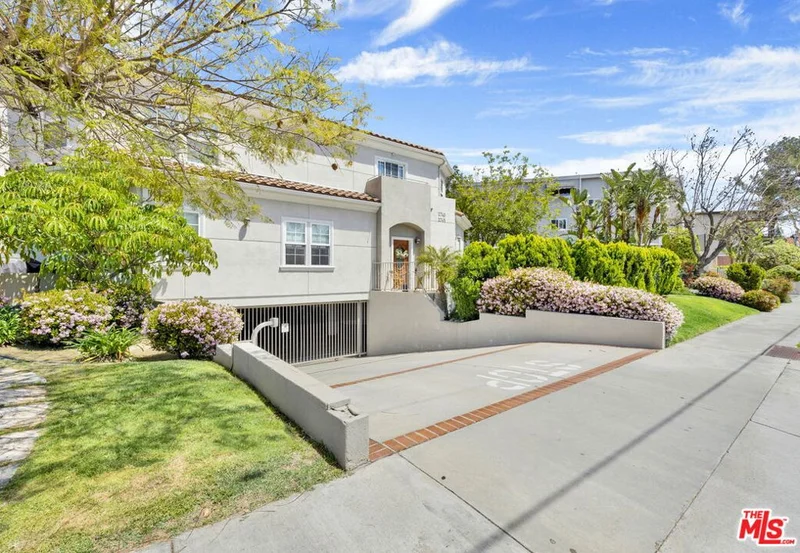 2745 Montrose Avenue 106, Montrose, CA 91020